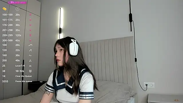 Dark Ester online show from February 25, 8:35 am