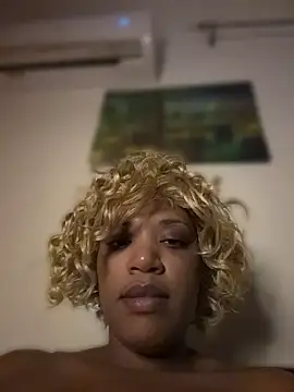 thekelliecapri online show from July 10, 5:56 am