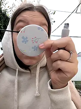 Snapshot of AliceBrayan chatting on October 12, 5:06 am AliceBrayan online show from October 12, 5:06 am