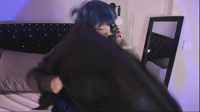 Ghosty Doll online show from December 4, 8:28 pm