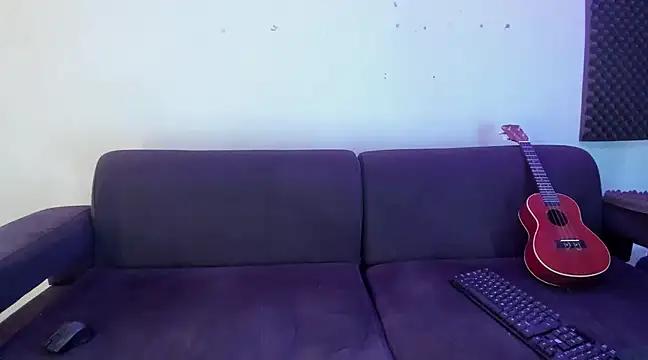 Snapshot of Henrikk_senn chatting on December 3, 12:59 pm Henrikk senn online show from December 3, 12:59 pm