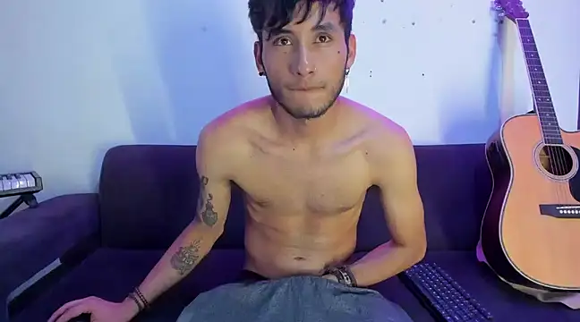 Snapshot of Henrikk_senn chatting on December 10, 3:12 pm Henrikk senn online show from December 10, 3:12 pm