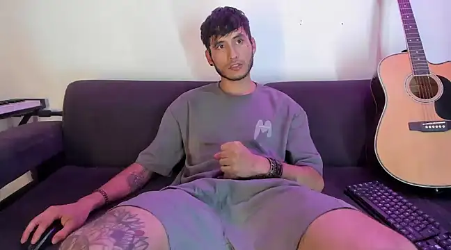 Snapshot of Henrikk_senn chatting on December 14, 9:07 am Henrikk senn online show from December 14, 9:07 am