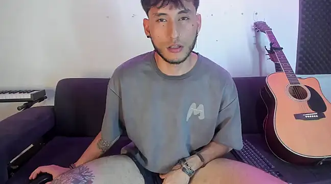 Snapshot of Henrikk_senn chatting on December 22, 1:55 am Henrikk senn online show from December 22, 1:55 am