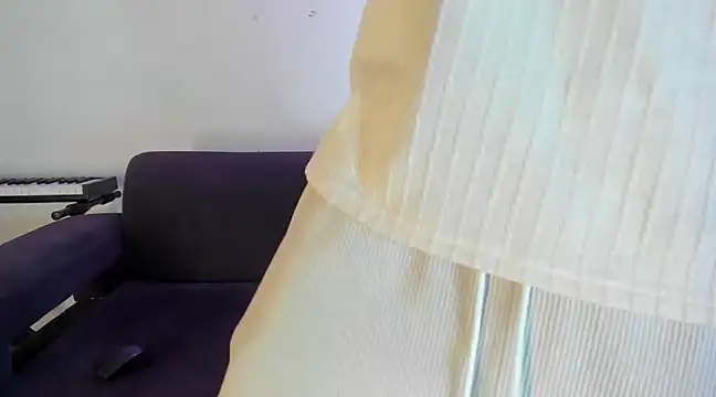 Snapshot of Henrikk_senn chatting on December 23, 1:40 am Henrikk senn online show from December 23, 1:40 am