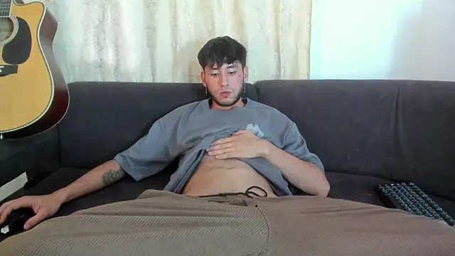 Snapshot of Henrikk_senn chatting on September 11, 9:15 pm Henrikk senn online show from September 11, 9:15 pm