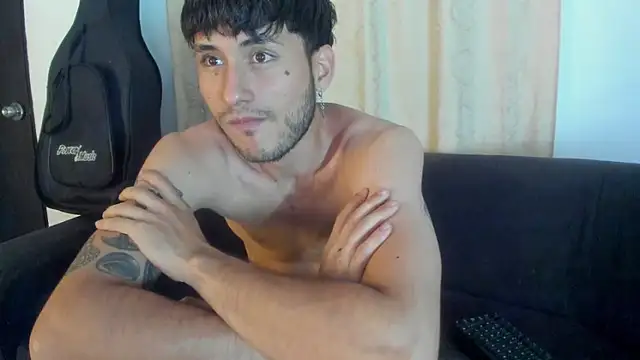 Snapshot of Henrikk_senn chatting on October 3, 10:51 pm Henrikk senn online show from October 3, 10:51 pm