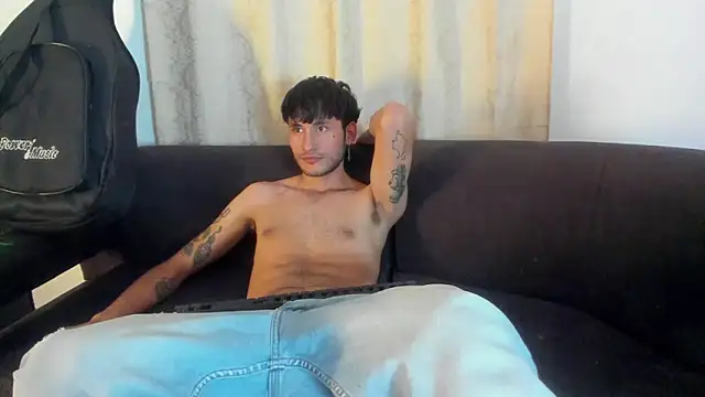 Snapshot of Henrikk_senn chatting on October 20, 12:22 am Henrikk senn online show from October 20, 12:22 am