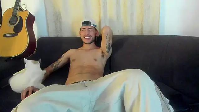 Snapshot of Henrikk_senn chatting on October 26, 2:50 am Henrikk senn online show from October 26, 2:50 am