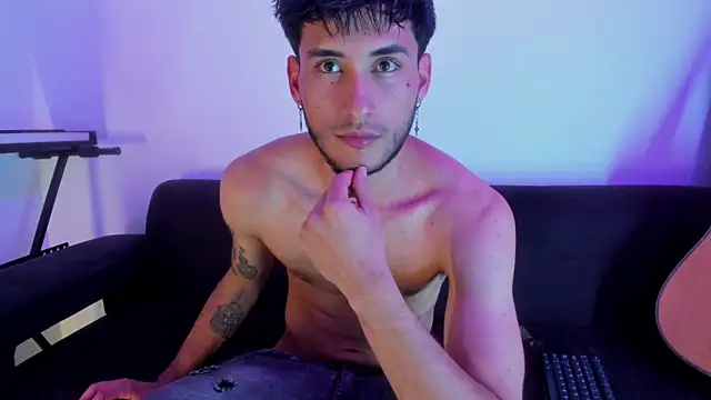 Henrikk senn online show from November 26, 10:00 pm