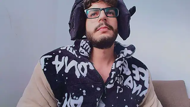 thomas gun online show from April 4, 7:55 pm