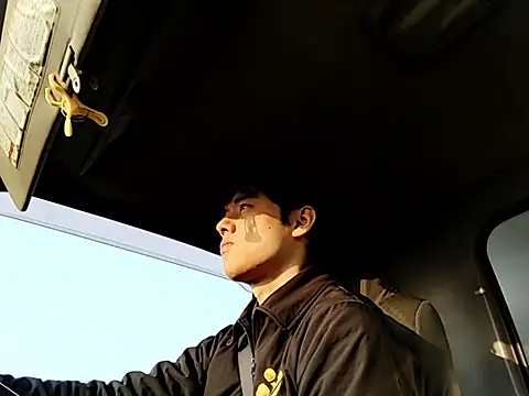 whitebriefboy online show from March 27, 9:47 pm