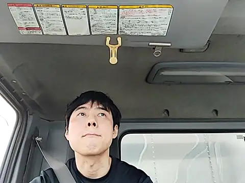 whitebriefboy online show from April 6, 10:33 pm