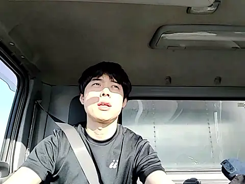 whitebriefboy online show from May 9, 9:53 pm