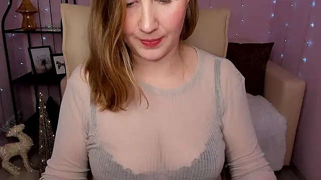 Snapshot of Helens_love chatting on December 10, 7:26 am Helens love online show from December 10, 7:26 am