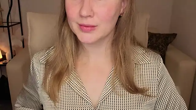 Snapshot of Helens_love chatting on October 19, 12:44 am Helens love online show from October 19, 12:44 am