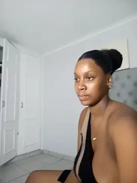 Snapshot of Candy_Love_18 chatting on February 12, 5:48 pm Candy Love 18 online show from February 12, 5:48 pm