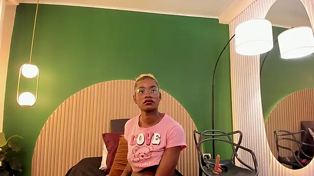 Snapshot of amber-hill chatting on November 15, 7:16 am amber-hill online show from November 15, 7:16 am