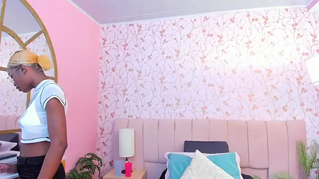 Snapshot of amber-hill chatting on November 18, 7:07 pm amber-hill online show from November 18, 7:07 pm