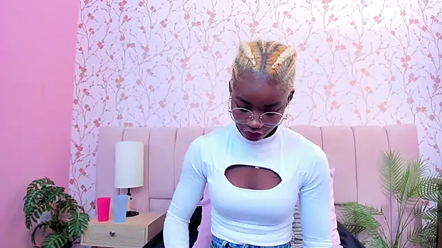 Snapshot of amber-hill chatting on December 2, 7:09 pm amber-hill online show from December 2, 7:09 pm