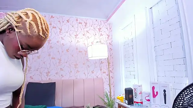 Snapshot of amber-hill chatting on December 18, 6:58 pm amber-hill online show from December 18, 6:58 pm