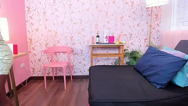 amber-hill online show from April 11, 6:12 pm