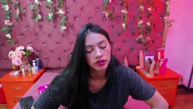 Mariana Prin online show from November 7, 2:33 am