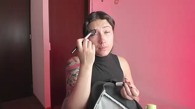 hitomi arata online show from February 24, 7:30 pm