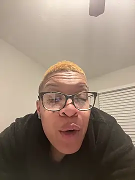 Snapshot of SexyHoneyRedd chatting on March 6, 10:23 am SexyHoneyRedd online show from March 6, 10:23 am