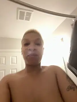 Snapshot of SexyHoneyRedd chatting on March 24, 10:20 am SexyHoneyRedd online show from March 24, 10:20 am