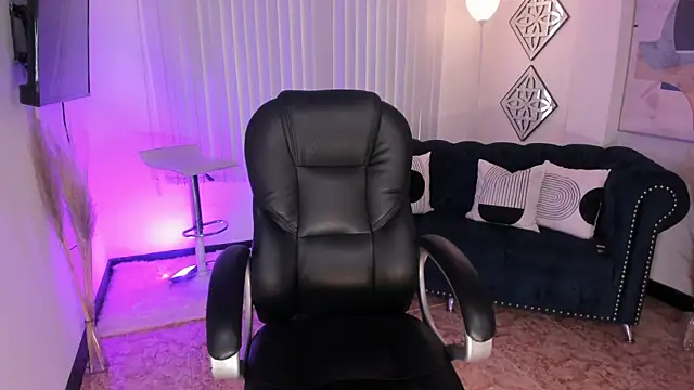 naomii campbell  online show from January 12, 3:14 pm