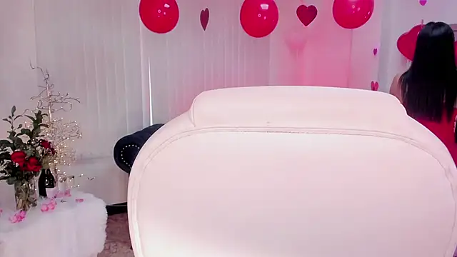 naomii campbell  online show from February 14, 12:57 pm