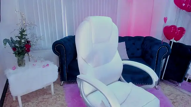 naomii campbell  online show from February 14, 7:02 pm