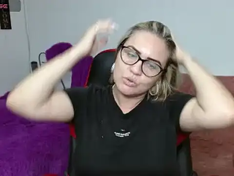 Snapshot of helenca43 chatting on February 1, 11:48 pm helenca43 online show from February 1, 11:48 pm