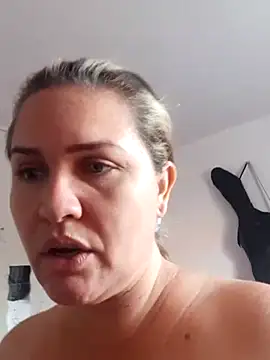 Snapshot of helenca43 chatting on February 5, 1:22 pm helenca43 online show from February 5, 1:22 pm