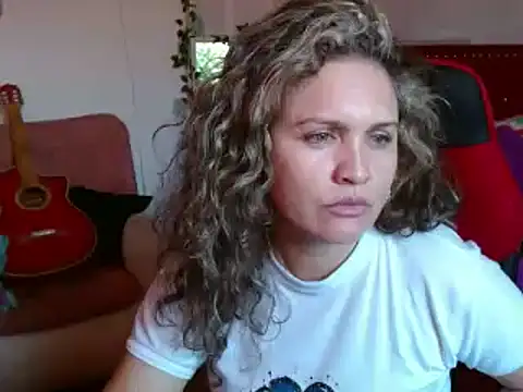 Snapshot of helenca43 chatting on February 20, 9:20 pm helenca43 online show from February 20, 9:20 pm