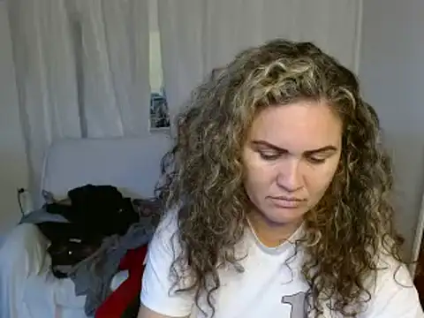 Snapshot of helenca43 chatting on March 20, 8:29 pm helenca43 online show from March 20, 8:29 pm