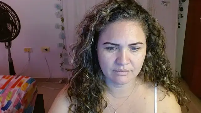 Snapshot of helenca43 chatting on September 10, 1:11 pm helenca43 online show from September 10, 1:11 pm