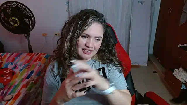 Snapshot of helenca43 chatting on September 16, 11:22 am helenca43 online show from September 16, 11:22 am