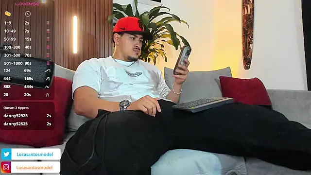 Snapshot of lucasanto_ chatting on July 6, 5:04 am lucasanto online show from July 6, 5:04 am