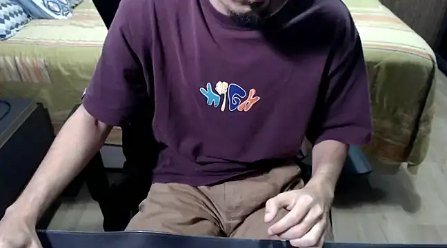 Snapshot of ViniBruv chatting on January 17, 8:33 pm ViniBruv online show from January 17, 8:33 pm