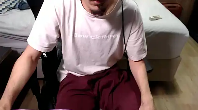 Snapshot of ViniBruv chatting on February 6, 12:33 am ViniBruv online show from February 6, 12:33 am