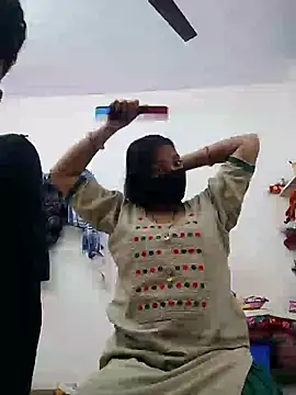 Snapshot of riya190 chatting on December 24, 9:28 am riya190 online show from December 24, 9:28 am