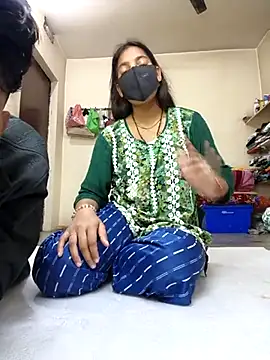 Snapshot of riya190 chatting on February 15, 10:11 am riya190 online show from February 15, 10:11 am