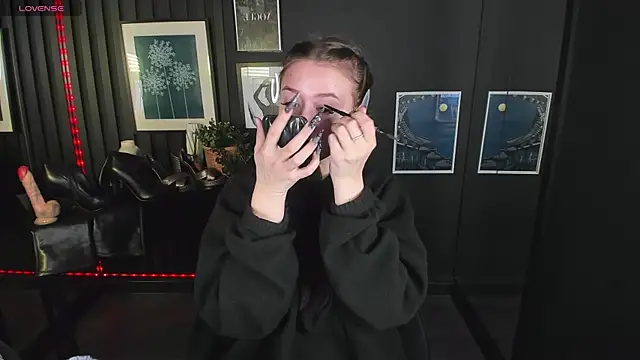 Lily Moonlight online show from December 7, 6:32 am