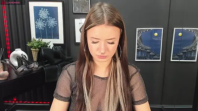 Lily Moonlight online show from January 9, 10:20 am