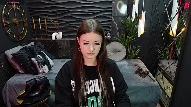 Lily Moonlight online show from March 20, 7:25 am