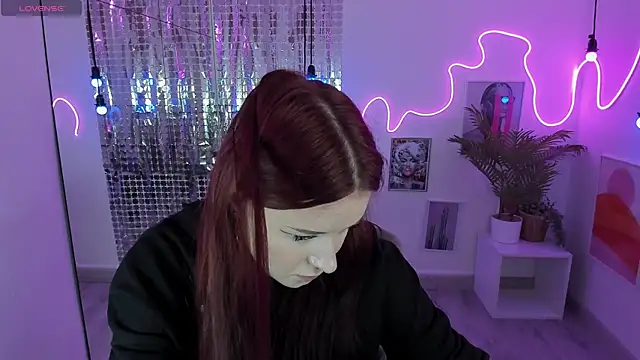 Lily Moonlight online show from September 21, 7:10 am