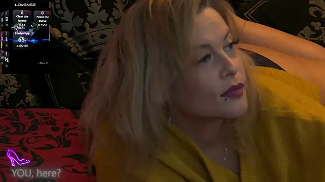 ZoeMesmerize online show from December 1, 2:55 pm