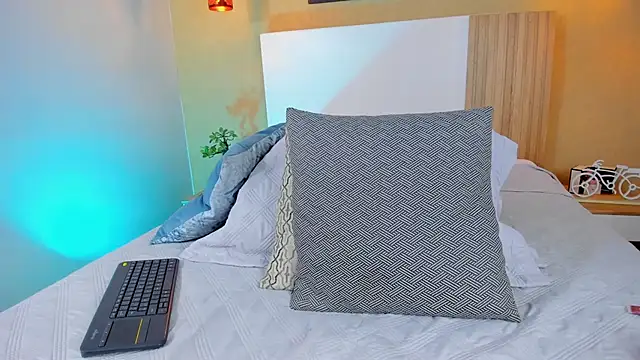 CamilleLynn online show from March 4, 6:37 am